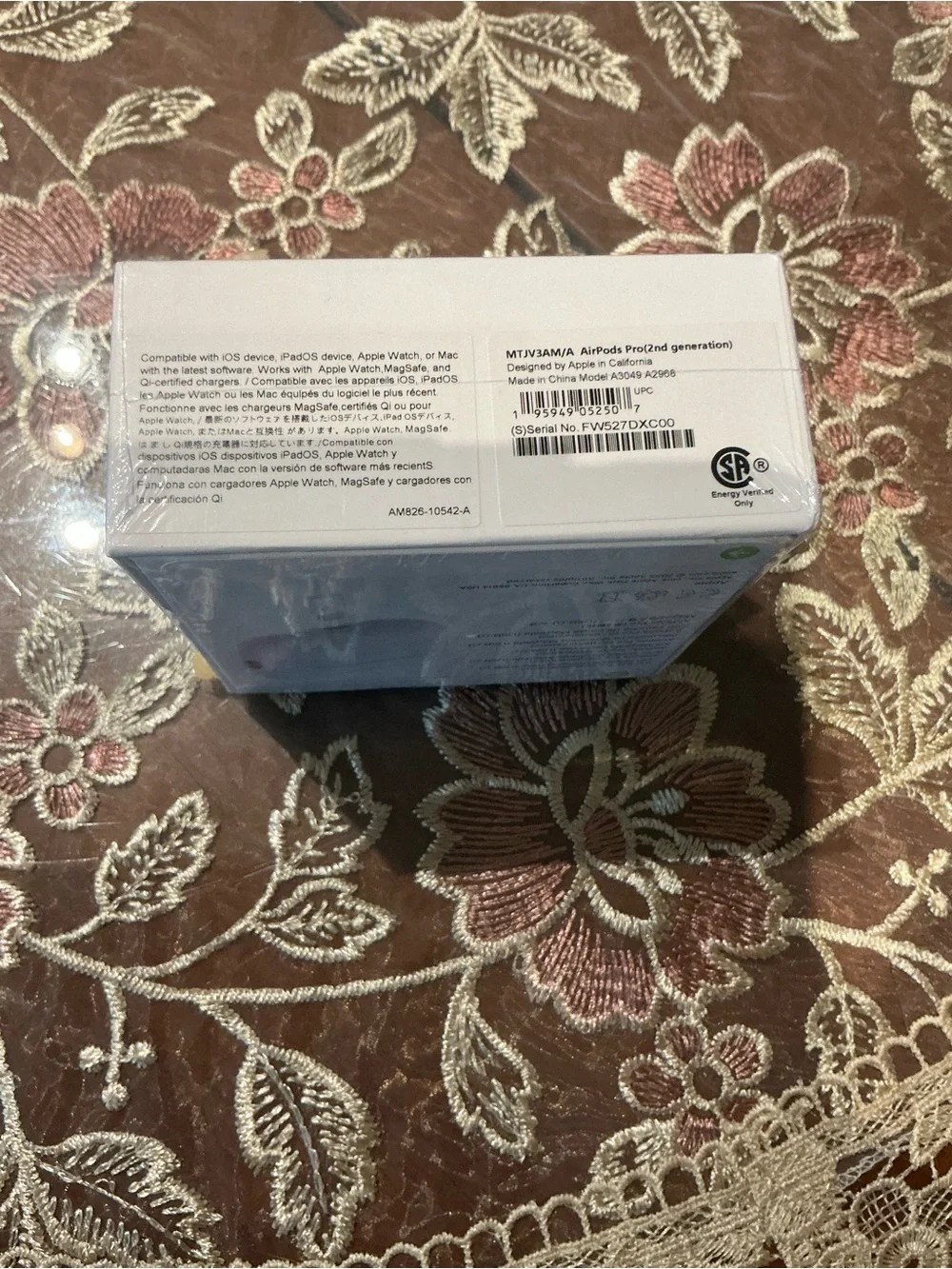 Apple White Wireless In-Ear Headphones with Charging Case